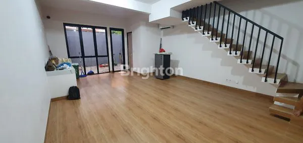 image RUMAH 2 LANTAI 3 KT SEMI FURNISHED HANYA 7 MENIT DARI KAMPUS UPH & SILOAM HOSPITALS (5)