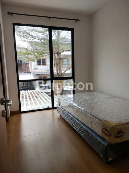 image RUMAH 2 LANTAI 3 KT SEMI FURNISHED HANYA 7 MENIT DARI KAMPUS UPH & SILOAM HOSPITALS (4)