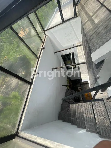 image RUMAH MEWAH MINIMALIS CAELUS GREENWICH PARK (6)