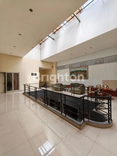 image RUMAH 2 LANTAI JALAN JAKSA AGUNG SUPRAPTO, GENTENG, SURABAYA PUSAT. KOMERSIAL AREA COCOK UNTUK USAHA DEKAT WALIKOTA MUSTAJAB - AMBENGAN - YOS SUDARSO - GRAND CITY MALL - TUNJUNGAN PLAZA - GUBENG, DLL. (6)