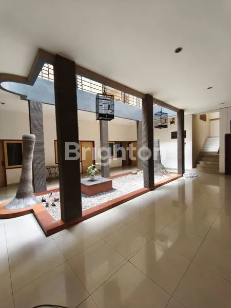 image RUMAH 2 LANTAI JALAN JAKSA AGUNG SUPRAPTO, GENTENG, SURABAYA PUSAT. KOMERSIAL AREA COCOK UNTUK USAHA DEKAT WALIKOTA MUSTAJAB - AMBENGAN - YOS SUDARSO - GRAND CITY MALL - TUNJUNGAN PLAZA - GUBENG, DLL. (5)