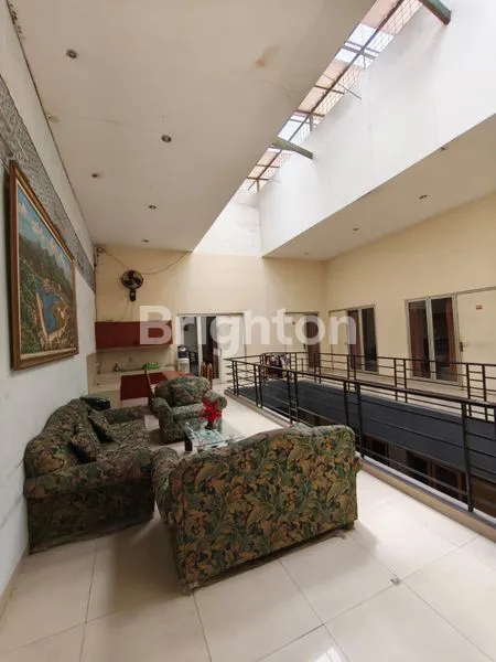 image RUMAH 2 LANTAI JALAN JAKSA AGUNG SUPRAPTO, GENTENG, SURABAYA PUSAT. KOMERSIAL AREA COCOK UNTUK USAHA DEKAT WALIKOTA MUSTAJAB - AMBENGAN - YOS SUDARSO - GRAND CITY MALL - TUNJUNGAN PLAZA - GUBENG, DLL. (4)