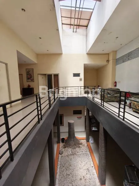 image RUMAH 2 LANTAI JALAN JAKSA AGUNG SUPRAPTO, GENTENG, SURABAYA PUSAT. KOMERSIAL AREA COCOK UNTUK USAHA DEKAT WALIKOTA MUSTAJAB - AMBENGAN - YOS SUDARSO - GRAND CITY MALL - TUNJUNGAN PLAZA - GUBENG, DLL. (3)