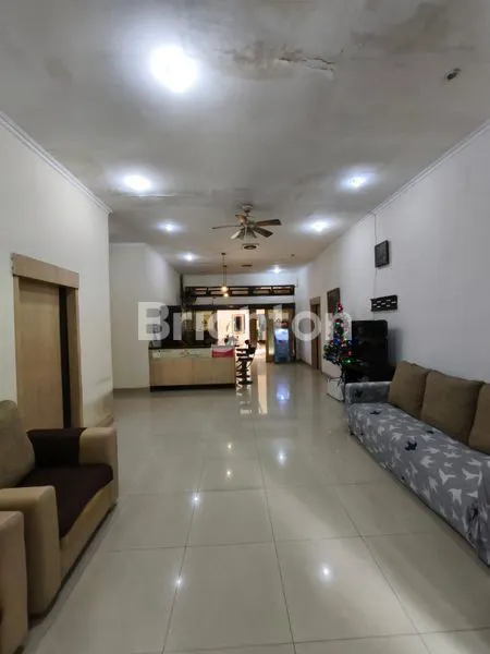 image RUMAH 2 LANTAI JALAN JAKSA AGUNG SUPRAPTO, GENTENG, SURABAYA PUSAT. KOMERSIAL AREA COCOK UNTUK USAHA DEKAT WALIKOTA MUSTAJAB - AMBENGAN - YOS SUDARSO - GRAND CITY MALL - TUNJUNGAN PLAZA - GUBENG, DLL. (8)