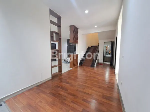 image RUMAH BARU 3 LANTAI, MEWAH, SEMI FURNISHED DI CLUSTER SUTERA ONYX ALAM SUTERA (2)