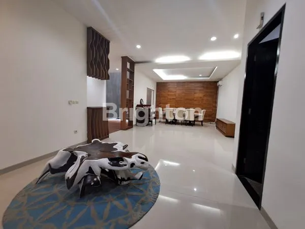 image RUMAH BARU 3 LANTAI, MEWAH, SEMI FURNISHED DI CLUSTER SUTERA ONYX ALAM SUTERA (4)