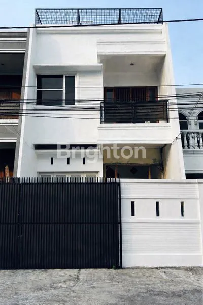 image DISEWAKAN RUMAH DI TOMANG, MINIMALIS MODERN 3 LANTAI DESAIN ELEGAN & SIAP HUNI. COCOK UNTUK HUNIAN KELUARGA. (1)