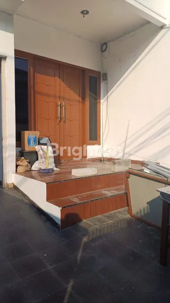 image DISEWAKAN RUMAH DI TOMANG, MINIMALIS MODERN 3 LANTAI DESAIN ELEGAN & SIAP HUNI. COCOK UNTUK HUNIAN KELUARGA. (2)