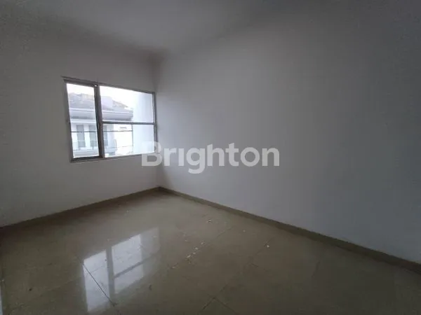 image DISEWAKAN RUMAH DI TOMANG, MINIMALIS MODERN 3 LANTAI DESAIN ELEGAN & SIAP HUNI. COCOK UNTUK HUNIAN KELUARGA. (8)
