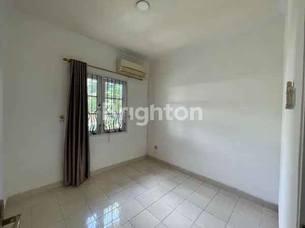 image RUMAH SIAP HUNI, DEKAT SEKOLAH PENABUR LT 128M² DI KOTA WISATA (5)