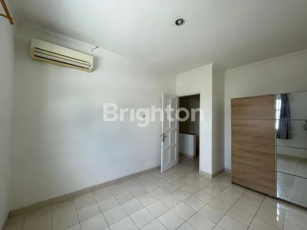 image RUMAH SIAP HUNI, DEKAT SEKOLAH PENABUR LT 128M² DI KOTA WISATA (4)