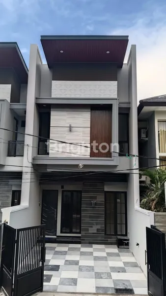 image RUMAH BARU GRESS 1M-AN JALAN UTAMA MANYAR, DEKAT UNTAG, UNITOMO, NGINDEN (1)