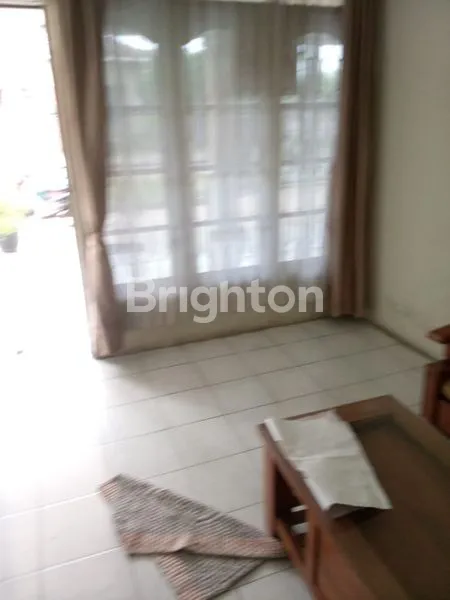 image DIJUAL RUMAH CANTIK DI KOMPLEX PERUMAHAN (3)