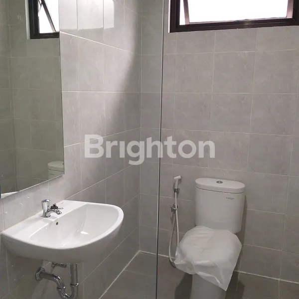 image RUMAH SEMI FURNISH GRESS 2 LANTAI PERMATA SAFIRA SURABAYA (6)