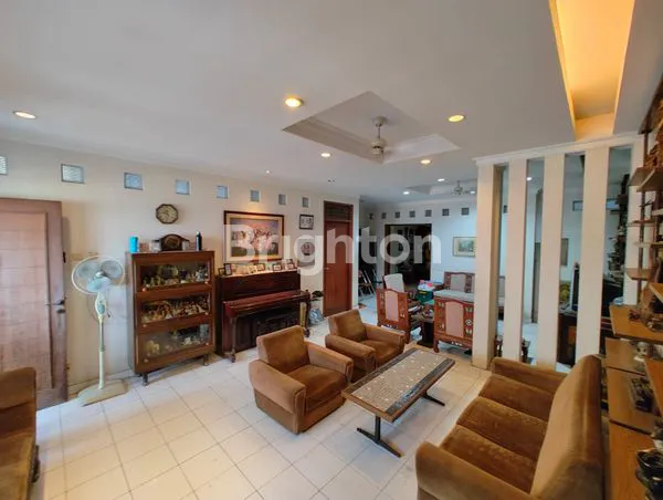 image RUMAH 2 LANTAI LT 200M² SHM DI PETOJO, JAKPUS (4)