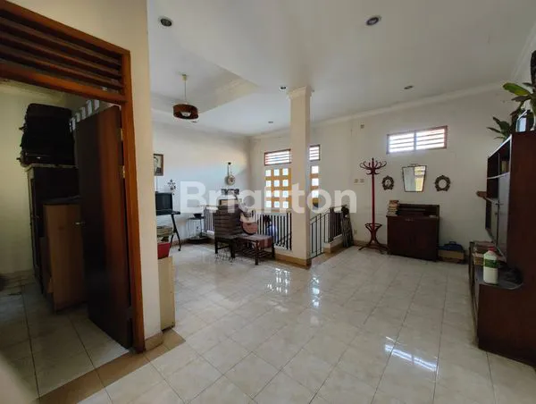 image RUMAH 2 LANTAI LT 200M² SHM DI PETOJO, JAKPUS (8)