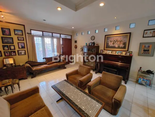 image RUMAH 2 LANTAI LT 200M² SHM DI PETOJO, JAKPUS (1)