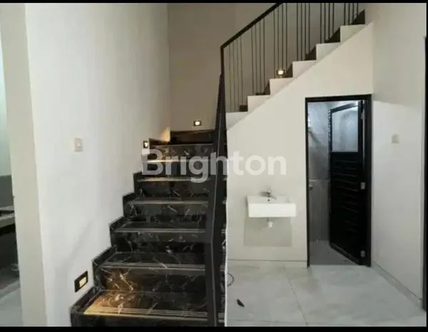 image BUTUH CEPAT RUMAH BARU GRESS MODERN MINIMALIS KLAMPIS SELANGKAH KERAYA MERR (4)