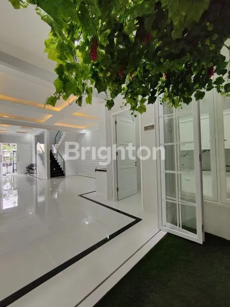 image RUMAH LUAS 350 M² DI KOMPLEK EKSKLUSIF JAKARTA TIMUR (1)
