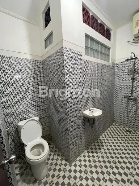 image RUMAH MEWAH SIAP HUNI, LT 200M² DI JALAN BATUR SARI (2)