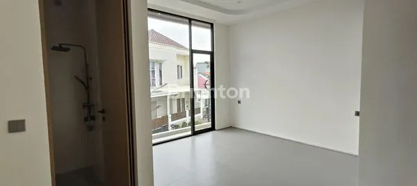 image RUMAH BARU SIAP HUNI, 2 LANTAI, HARGA MENARIK (4)