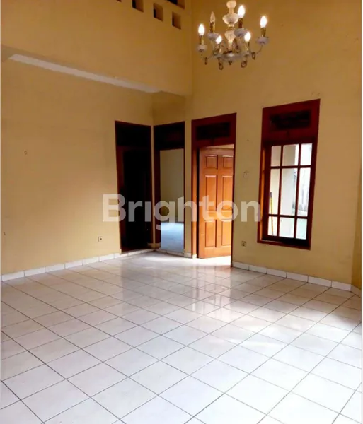image RUMAH 2 LANTAI LANGKA DI NUSALOKA BSD – 5 KAMAR, GARASI 3 MOBIL (8)