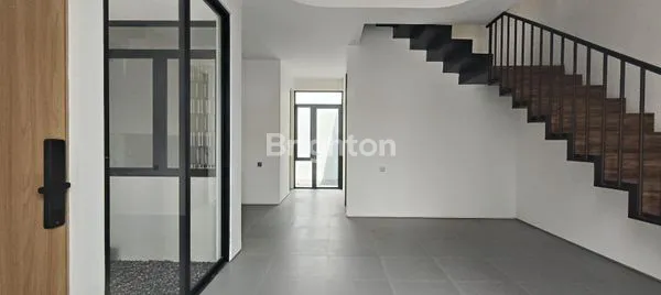 image RUMAH BARU SIAP HUNI, 2 LANTAI, HARGA MENARIK (8)