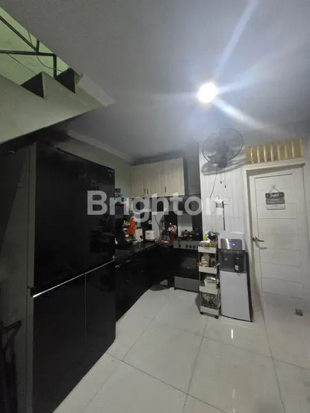 image RUMAH 3 LANTAI DI KAVLING POLRI JELAMBAR  (2)