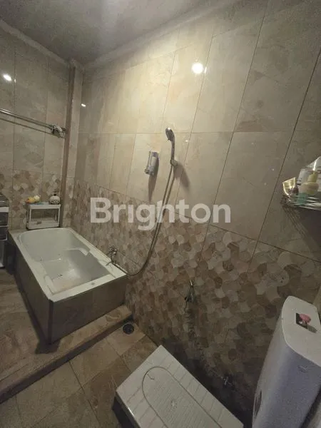 image RUMAH 3 LANTAI DI KAVLING POLRI JELAMBAR  (8)