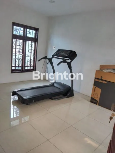 image RUMAH MEWAH DI KOMPLEK MUTIARA RESIDENCE (8)