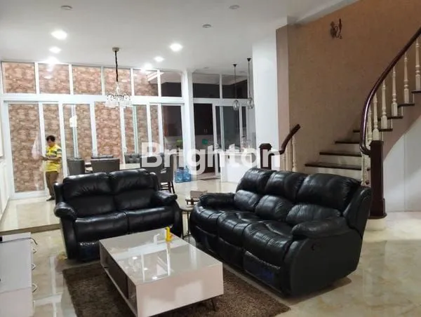 image RUMAH MEWAH DI KOMPLEK MUTIARA RESIDENCE (5)