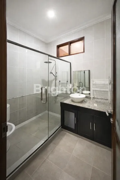 image RUMAH ELITE KELAPA PUAN TIMUR | LT 170 / LB 400 | HADAP SELATAN | SHM (4)