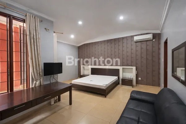 image RUMAH ELITE KELAPA PUAN TIMUR | LT 170 / LB 400 | HADAP SELATAN | SHM (1)