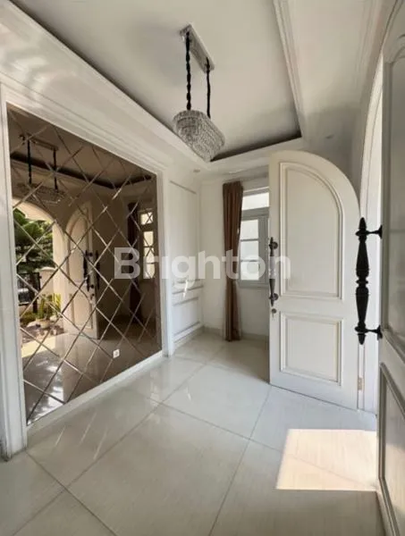 image RUMAH MEWAH AMERICAN CLASSIC STYLE – TAMAN GOLF MODERN TANGERANG (2)