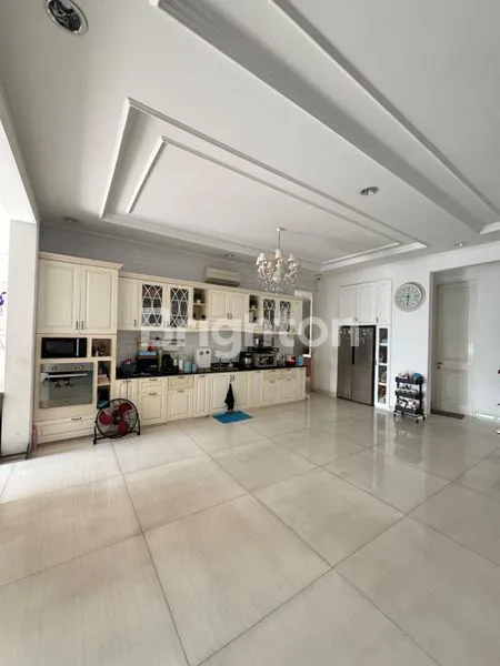 image RUMAH MEWAH AMERICAN CLASSIC STYLE – TAMAN GOLF MODERN TANGERANG (6)