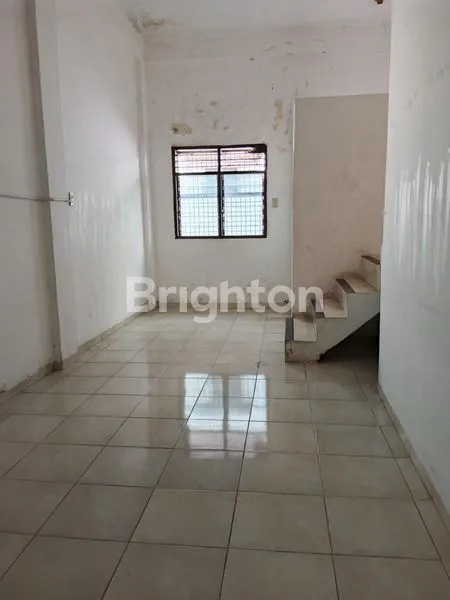 image RUKO 2 1/2 LANTAI DI PINGGIR JALAN ASPAL,BISA UTK USAHA DAN KANTOR (3)