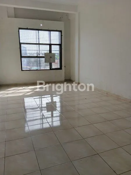 image RUKO 2 1/2 LANTAI DI PINGGIR JALAN ASPAL,BISA UTK USAHA DAN KANTOR (4)