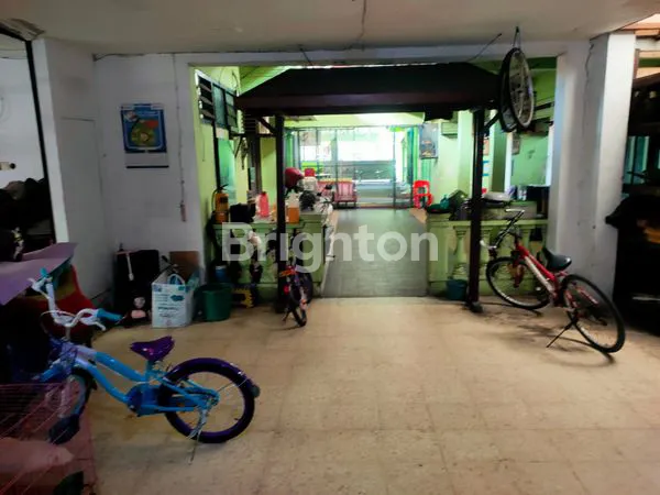 image RUMAH STRATEGIS JALAN RAYA MANYAR, LUAS 688M², SHM. COCOK UNTUK PERTOKOAN, HOTEL. (6)