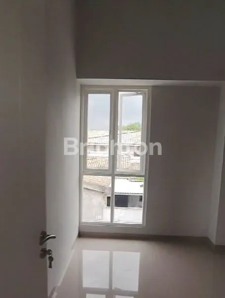 image RUMAH PREMIUM 2 LANTAI GRESS BARU DI RUNGKUT MENANGGAL HARAPAN DEKAT KAMPUS UPN, PURIMAS , RUNGKUT INDUSTRI DAN TOL RUNGKUT JUANDA  (5)