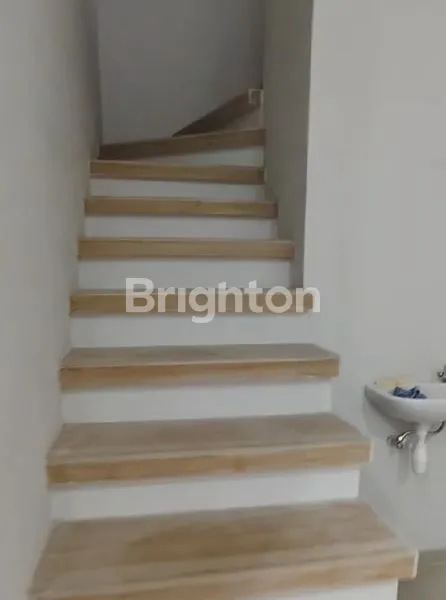 image RUMAH PREMIUM 2 LANTAI GRESS BARU DI RUNGKUT MENANGGAL HARAPAN DEKAT KAMPUS UPN, PURIMAS , RUNGKUT INDUSTRI DAN TOL RUNGKUT JUANDA  (3)