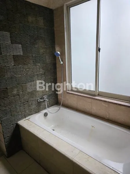 image RUMAH 2 LT SIAP HUNI DI CLUSTER HOLANDIA LIPPO KARAWACI UTARA TANGERANG (7)