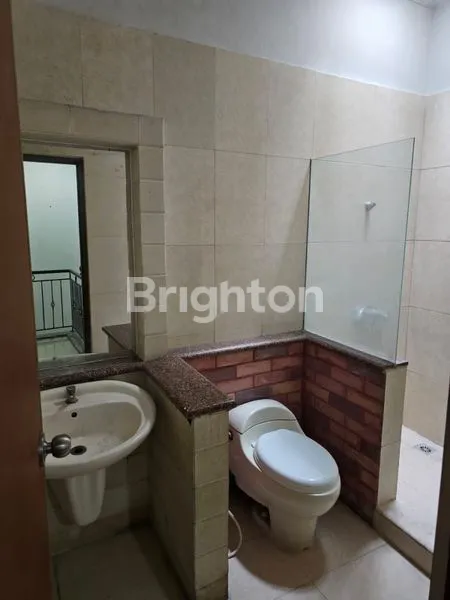 image RUMAH 2 LT SIAP HUNI DI CLUSTER HOLANDIA LIPPO KARAWACI UTARA TANGERANG (4)