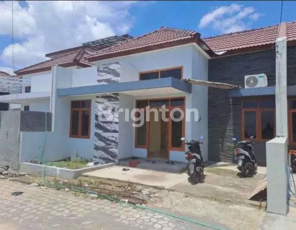 image KUDU, SOLO BARU, SUKOHARJO, RUMAH MINIMALIS DI PERUMAHAN, DENGAN NUANSA SEJUK DAN TENANG, AKSES JALAN 2 SIMPANG MOBIL (1)