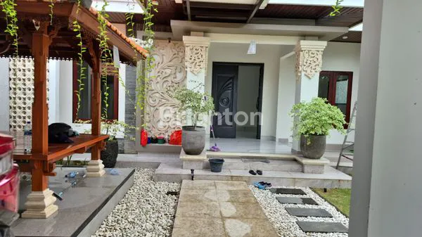 image RUMAH MEWAH 3+1 KT, SHM, LOKASI STRATEGIS DENPASAR (1)