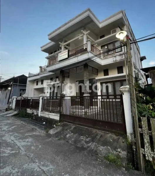 image RUMAH MEWAH 2 TINGKAT STRATEGIS DEKAT SEKOLAH ISLAM BUNGA BANGSA (2)