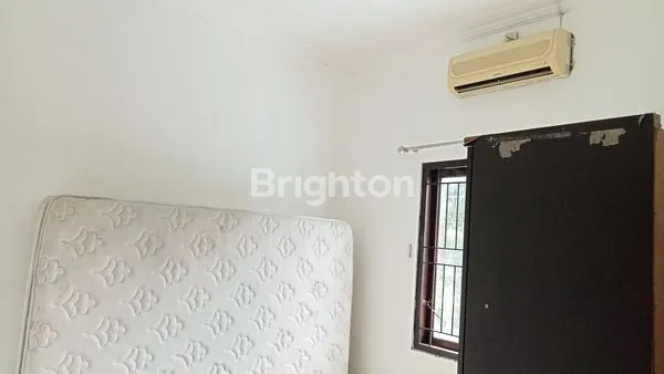 image RUMAH SIAP HUNI 2 LANTAI, LOKASI STRATEGIS DENPASAR (4)