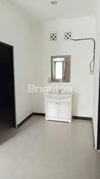 image RUMAH SIAP HUNI 2 LANTAI, LOKASI STRATEGIS DENPASAR (5)