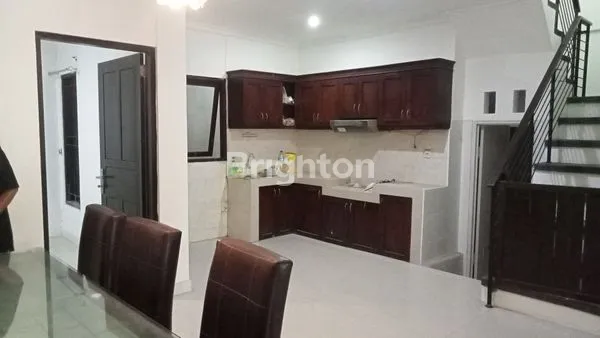 image RUMAH SIAP HUNI 2 LANTAI, LOKASI STRATEGIS DENPASAR (7)
