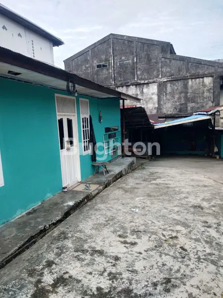 image RUMAH DUA LANTAI +KONTRAKAN 7 PINTU (2)