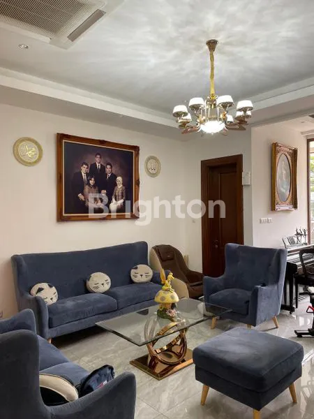 image RUMAH MEWAH FULL FURNISHED DI CLUSTER KEBAYORAN INFINITY BINTARO (2)